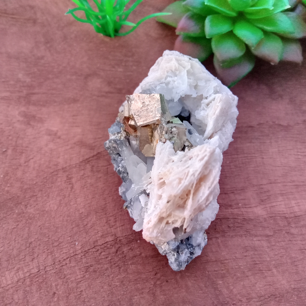Elegant White and Silver Decorative Stone - Picture 7 of 14